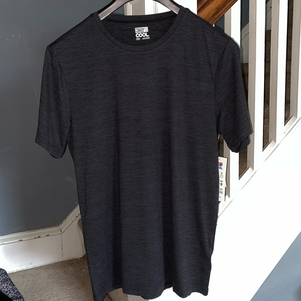 NWT 32 cool Tee